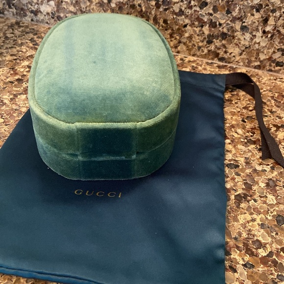 Gucci necklace, jewelry, emerald, velvet green necklace, case box. Like new - Picture 3 of 5